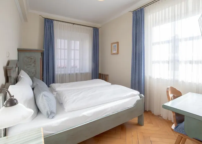 Maierbraeu Hotell 3*